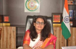 कलेक्टर ने नक्सल प्रभावित क्षेत्र में विकास कार्यों के अद्यतन स्थिति की समीक्षा की