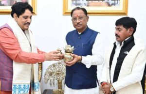उत्तर प्रदेश के मुख्यमंत्री योगी आदित्यनाथ ने छत्तीसगढ़ के मुख्यमंत्री साय के लिए भेजा महाकुंभ में शामिल होने का आमंत्रण