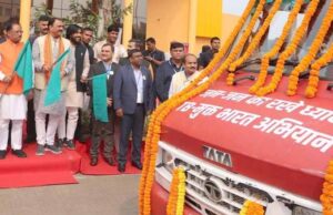 मुख्यमंत्री विष्णुदेव साय ने मोबाइल मेडिकल यूनिट व प्रचार वाहन को हरी झंडी दिखाकर किया रवाना