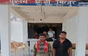 बीजापुर पुलिस ने 10 हजार के इनामी कमांडर सहित तीन नक्सलियों को किया गिरफ्तार