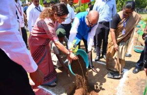 एक पौधा जरूर लगाएं, धरती को हरियाली दें: राज्यपाल रमेन डेका