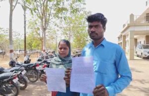 आरक्षक के करतूतों से परेशान पीड़ित दंपति ने एसपी से की शिकायत