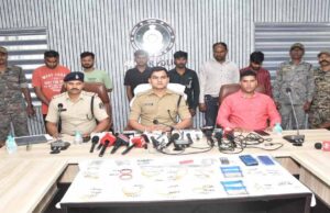 पुलिस के हत्थे चढ़े अगल-अलग स्थानों से चोरी करने वाले 7 शातिर चोर, 20 लाख का जेवर बरामद