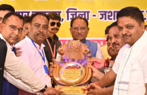 राष्ट्रीय कन्नौजिया सोनार महापरिवार के प्रतिभा सम्मान समारोह में हुए शामिल