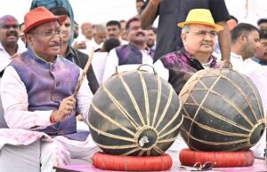 विधानसभा अध्यक्ष, मुख्यमंत्री, नेता प्रतिपक्ष सहित सभी विधायकों ने खेली होली