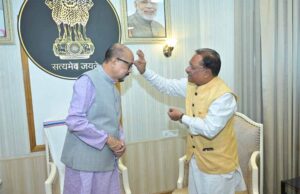 राजभवन में मुख्यमंत्री विष्णुदेव साय ने राज्यपाल डेका को दी होली की शुभकामनाएं