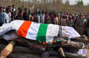 7 गोलियां लगने के बाद भी डटे रहे, 4 नक्सिलयों को किया ढेर, शहीद को अंतिम विदाई देने उमड़ा जनसैलाब