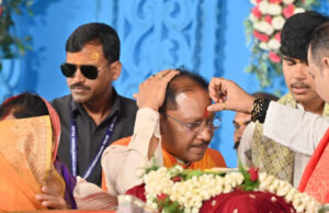 मुख्यमंत्री विष्णुदेव साय मायाली के मधेश्वर महादेव धाम में आयोजित 7 दिवसीय शिव महापुराण कथा में सहभागी बने