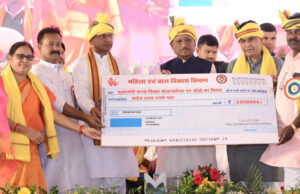 CM साय ने गोंडवाना सामाजिक विवाह एवं महासम्मेलन में शामिल होकर 44 नवविवाहित जोड़ों को आशीर्वाद प्रदान किया