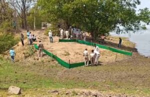 जलाशय में मिला भालू का शव, बिना पोस्टमार्टम के दफनाया, फॉरेस्ट गार्ड और डिप्टी रेंजर को शो कॉज नोटिस जारी 24 घंटे के भीतर मांगा जवाब