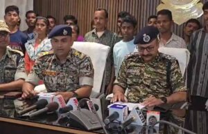 बीजापुर में 22 नक्सलियों ने किया आत्मसमर्पण