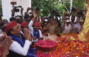 देश संविधान से चलना चाहिए, साजिशों के तहत खंडित की जाती रही हैं प्रतिमाएं: सपा प्रमुख अखिलेश