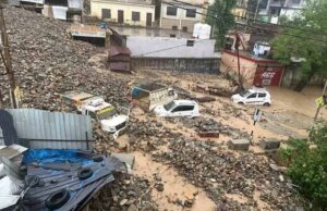 रामबन जिले में ओलों की बारिश और भूस्खलन के कारण अचानक आई बाढ़, तीन की मौत, 100 से अधिक लोगों को बचाया