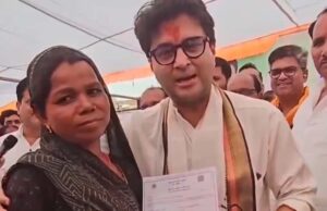 मंत्री सिंधिया ने गुटखा खा रही महिला को टोका और उसके बैग से गुटखा निकलवाकर फिंकवा दिया
