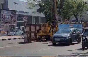 मेट्रो ट्रैन : भदभदा से रत्नागिरी तक बेरिकेडिंग व पुल बोगदा से रेलवे स्टेशन प्लेटफार्म छह से लेकर सिंधी कॉलोनी, करोद तक बेरिकेडिंग से जाम