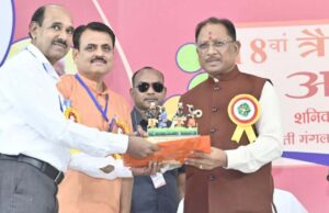 मुख्यमंत्री साय ने अधिवेशन में 21 राज्यों से आए श्रमवीरों का प्रभु श्रीराम के ननिहाल में स्वागत किया