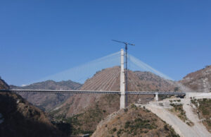 पहाड़ों के बीच प्रगति का सेतु ‘अंजी खड्ड’