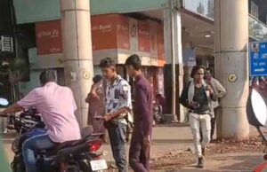 रायपुर रेलवे स्टेशन में पार्किंग के नाम पर अवैध वसूली का खेल