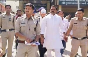 इंदौर नगर निगम के विपक्षी नेता चिंटू चौकसे को हत्या के प्रयास के आरोप में गिरफ्तार किया गया