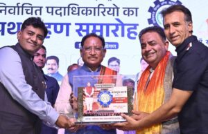 मुख्यमंत्री छत्तीसगढ़ चैंबर ऑफ कॉमर्स एंड इंडस्ट्रीज के नवनिर्वाचित पदाधिकारियों के शपथ ग्रहण समारोह में हुए शामिल