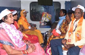 मुख्यमंत्री तीर्थ दर्शन श्रद्धालुओं का पहला जत्था श्रद्धालु पुरी, भुवनेश्वर और कोणार्क दर्शन के लिए रवाना