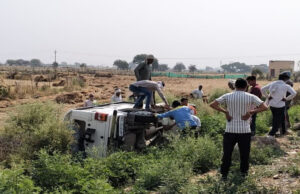 मुरैना में बुजुर्ग को बचाने की कोशिश में पलटी डिप्टी कलेक्टर की कार, हादसे में तीन लोग घायल