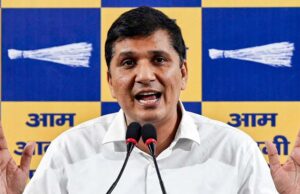 आप पार्टी के संयोजक सौरभ भारद्वाज आज भाजपा के मुस्लिम नेता शहजाद पूनावाला पर तमतमा गए