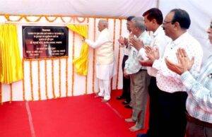 राज्यपाल पटेल ने राजभवन के प्रवेश द्वार क्रमांक- 1 एवं 2 के जीर्णोद्धार एवं सुदृढ़ीकरण कार्य का किया भूमि-पूजन