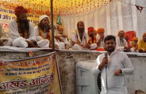 हाईवे को सिक्सलेन बनाने की मांग को लेकर संत प्रेमदास महाराज गोहद धरने पर बैठे , तबीयत बिगड़ी, बीपी बढ़ा