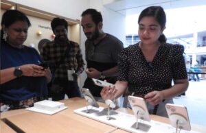 इंडस्ट्री लीडर्स और एक्सपर्ट्स ने कहा- अमेरिका की इलेक्ट्रॉनिक्स पर टैरिफ छूट से भारत को चीन पर मिलेगी बढ़त
