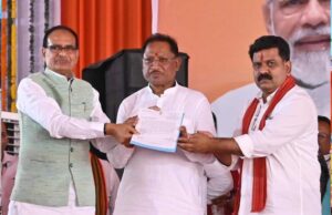 केन्द्रीय मंत्री ने मुख्यमंत्री को सौंपा 3 लाख 700 पीएम आवासों का स्वीकृति पत्र