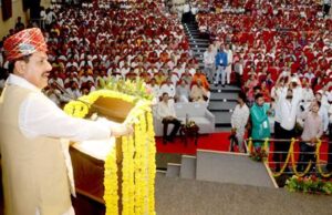 मुख्यमंत्री ने मंत्रिमंडल के सदस्यों के साथ देखा लोकमाता देवी अहिल्या की जीवन गाथा पर आधारित मंचित नाट्य