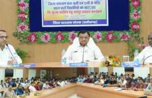 जिले के 150 मेधावी विद्यार्थियों को नीट, जेईई की तैयारी के लिए किया गया बस से रायपुर रवाना