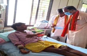 मंत्री जायसवाल नेअस्पताल में भर्ती मरीजों एवं परिजनों से की बातचीत, सुविधाओं का लिया जायजा