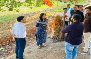 जल गंगा संवर्धन अभियान: जल गंगा संवर्धन अभियान में मानका देही खुर्द में मालदेव में तालाब गहरीकरण में श्रमदान कर ट्राली से मिट्टी निकाली