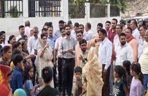 राज्यमंत्री श्रीमती गौर ने गोविंदपुरा क्षेत्र की बस्तियों में भ्रमण कर रहवासियों की समस्याएं सुनीं