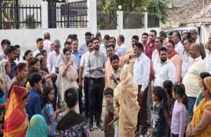 राज्यमंत्री गौर ने गोविंदपुरा क्षेत्र की बस्तियों में भ्रमण कर रहवासियों की समस्याएं सुनीं