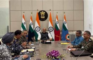 रक्षा मंत्री राजनाथ सिंह ने आज CDS और तीनों सेना प्रमुखों के साथ एक महत्वपूर्ण बैठक की, सुरक्षा स्थिति की समीक्षा की