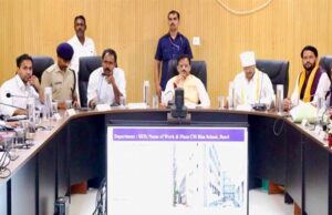 निर्माण कार्यों में लायें गति, समानांतर रूप से खरीदें आवश्यक उपकरण एवं फर्नीचर: उप मुख्यमंत्री शुक्ल