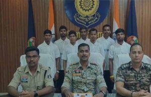 सात नक्सलियों ने पुलिस के सामने किया आत्मसमर्पण