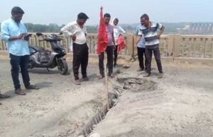 बाणसागर सोन नदी पुल का पिलर एक तरफ झुका, हुआ गड्ढा, रीवा शहडोल की आवाजाही बंद