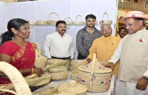 मुख्यमंत्री छत्तीसगढ़ हस्तशिल्प विकास बोर्ड की नवनियुक्त अध्यक्ष श्रीमती शालिनी राजपूत के पदभार ग्रहण समारोह में हुए शामिल