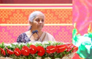 वित्त मंत्री निर्मला सीतारमण ने कहा- देश के आर्थिक विकास में अहम योगदान दे रहीं महिलाएं