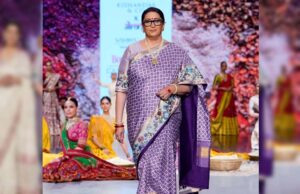 हाई वोल्टेज ड्रामे के बीच स्मृति ईरानी और तुलसी ने रैंप पर बिखेरा जलवा, तस्वीरें वायरल