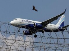 संकट का असर: IndiGo के शेयर धड़ाम, शेयर बाजार भी लाल निशान में