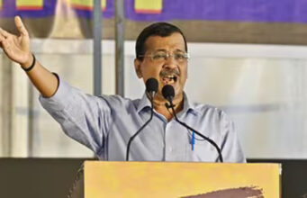 AAP का महिला कार्ड: गुजरात में सत्ता आई तो हर महिला के खाते में ₹1000 – केजरीवाल