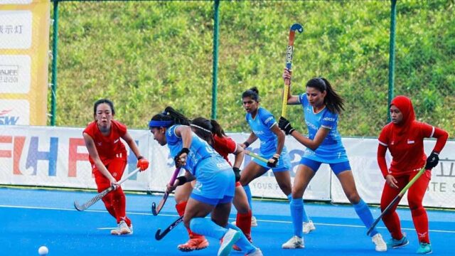 india_woman_hockey2.jpg