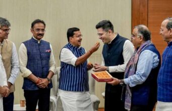 सांसदों के टूटने से AAP संकट में, संसद में NDA को मिला रणनीतिक बढ़त