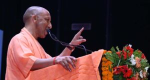 नारी शक्ति वंदन सम्मेलन में विपक्षी दलों पर गरजे सीएम योगी