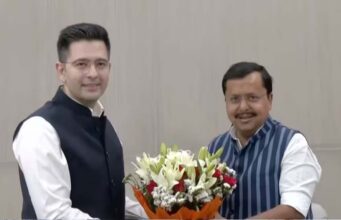 राघव चड्ढा समेत चार नेताओं ने बीजेपी जॉइन की, मिठाई खिलाकर स्वागत किया नितिन नवीन और अशोक मित्तल ने